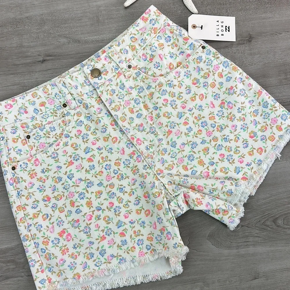☀️BILLABONG☀️ HOW BOUT THAT FLORAL JEAN SHORTS